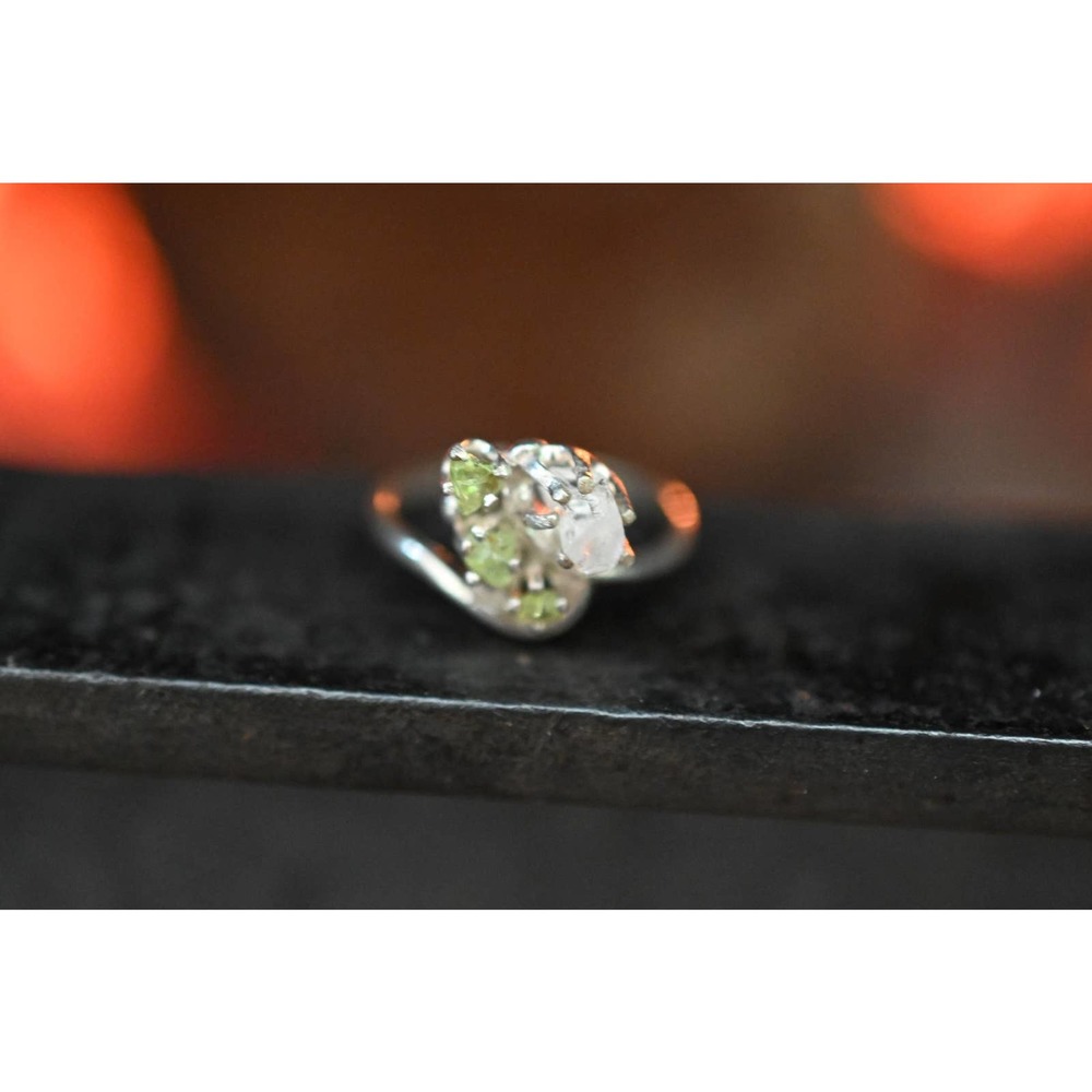 Raw Peridot and diamond Engagement Ring, Unique Wedding Band, Multistone… - Picture 2 of 5